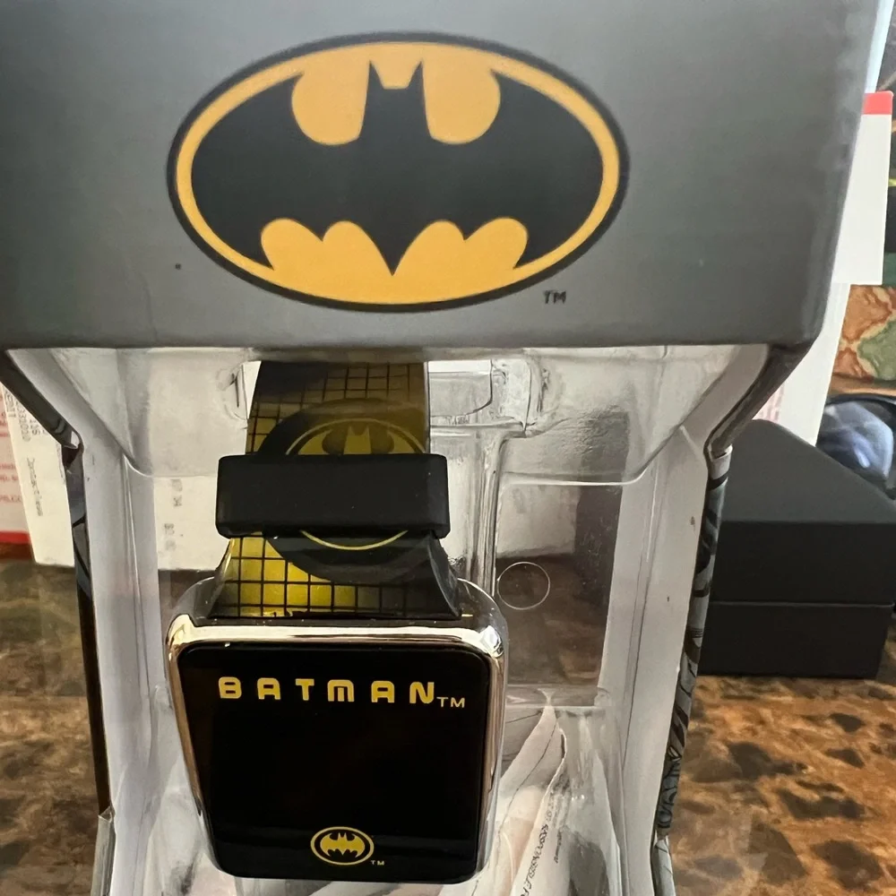 Batman Touchscreen Smartwatch Iconic Wearable NIB